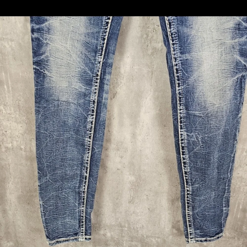 ❤️NeW!❤️ ROCK REVIVAL ASH ROSE MID-RISE EMBROIDERED SKINNY STRETCH JEANS SIZE 28